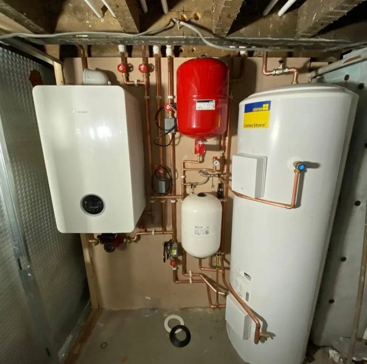 Worcester system boiler paired with an unvented cylinder and expansion vessels